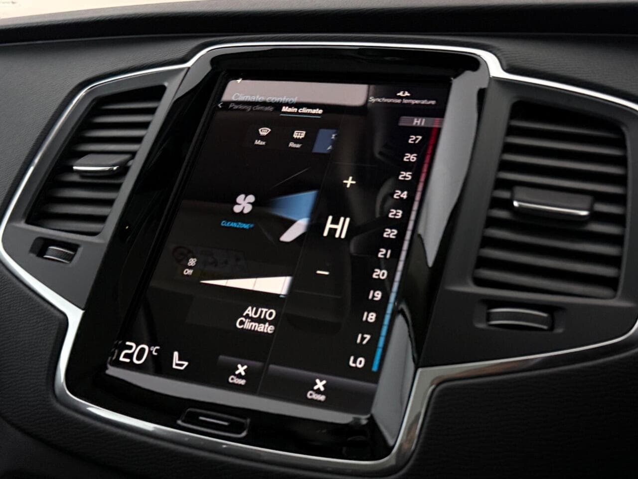 Volvo XC90 thumbnail Infotainment System