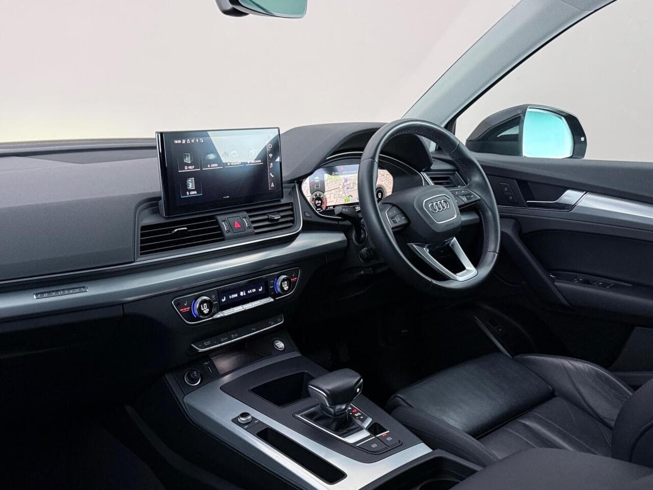 Audi Q5 thumbnail Interior Front