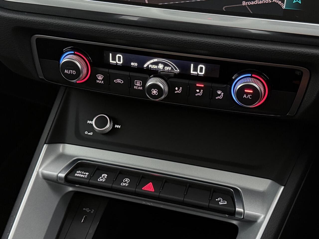 Audi Q3 thumbnail Misc Controls