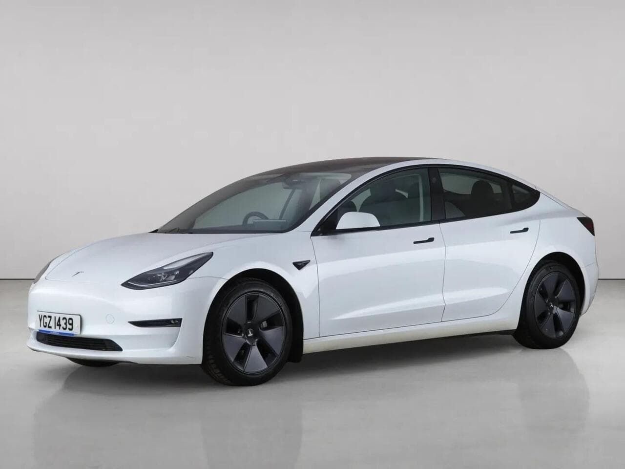 Tesla Model 3 thumbnail Front Left