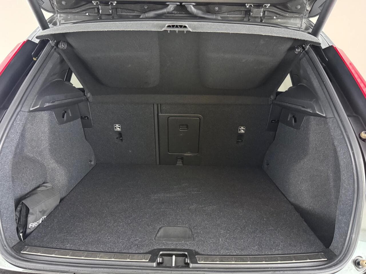 Volvo XC40 thumbnail Boot