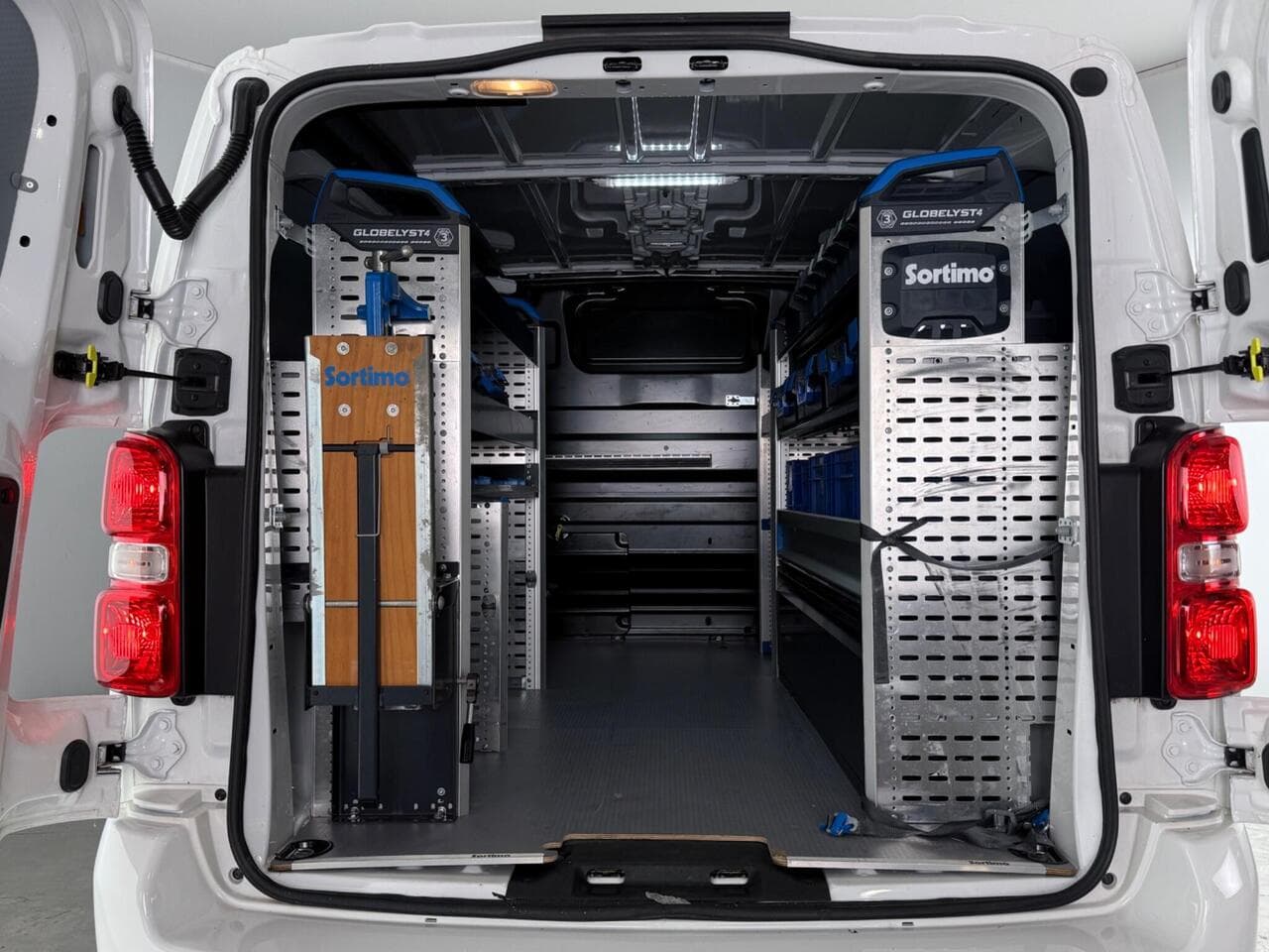 Citroen Dispatch thumbnail Cargo Space
