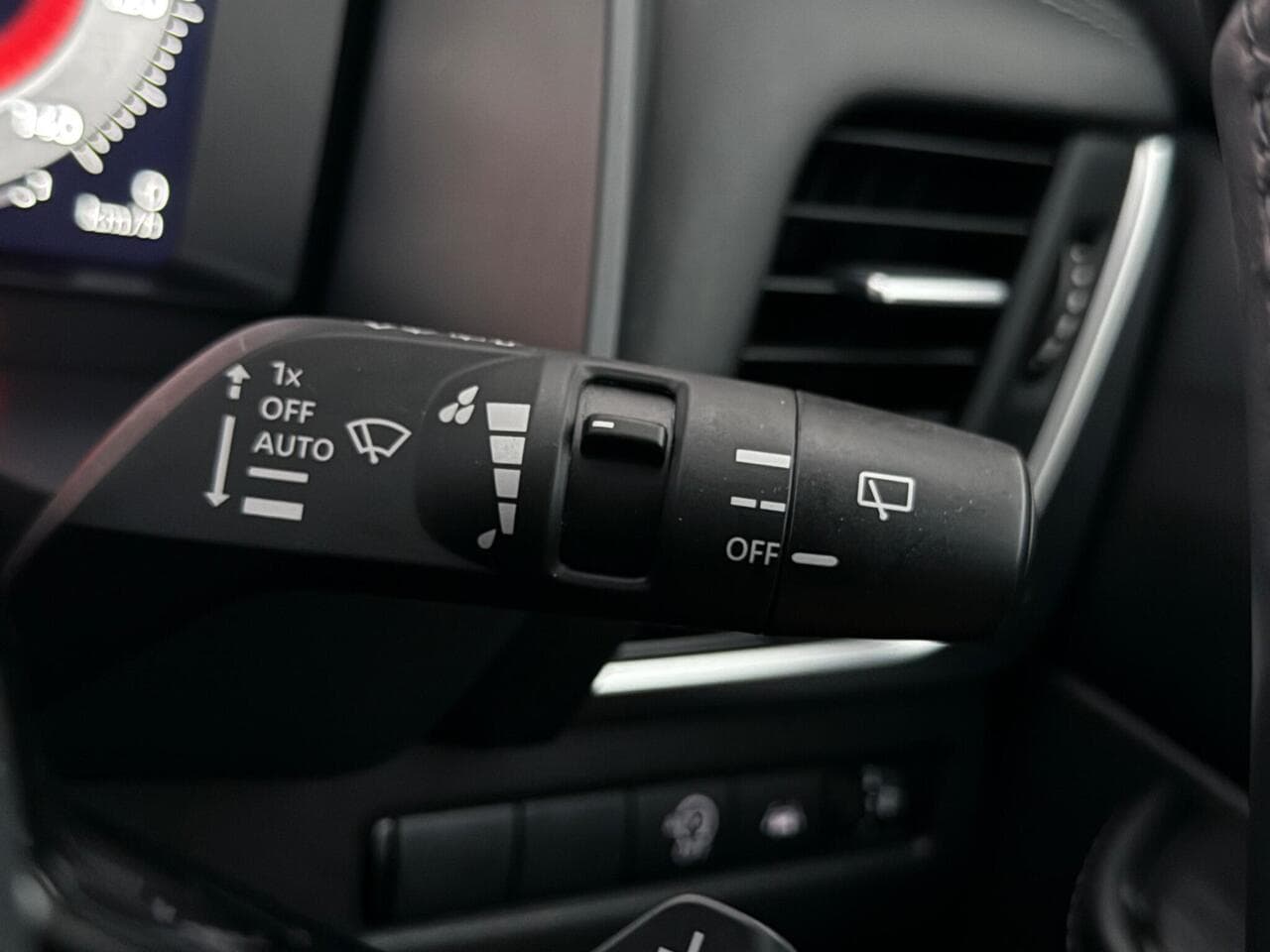 Nissan Qashqai thumbnail Misc Controls