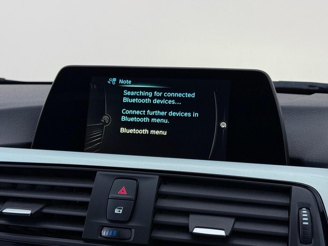BMW 3 Series thumbnail Infotainment System