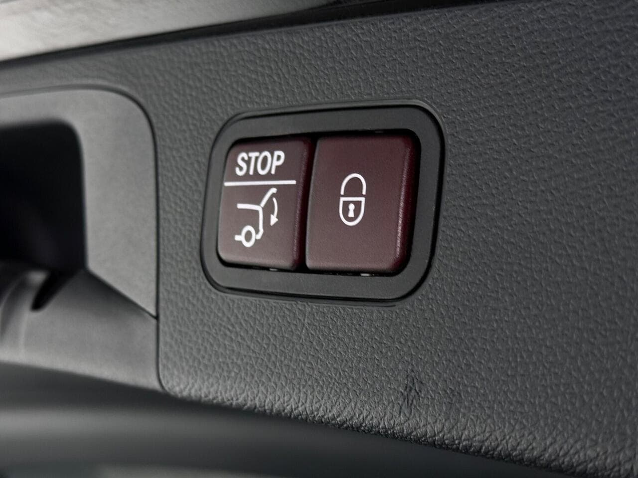 Mercedes-Benz GLC thumbnail Misc Controls