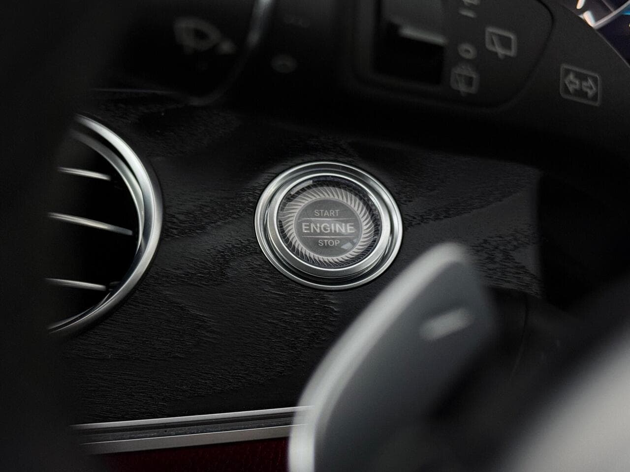 Mercedes-Benz E Class thumbnail Driver Instruments