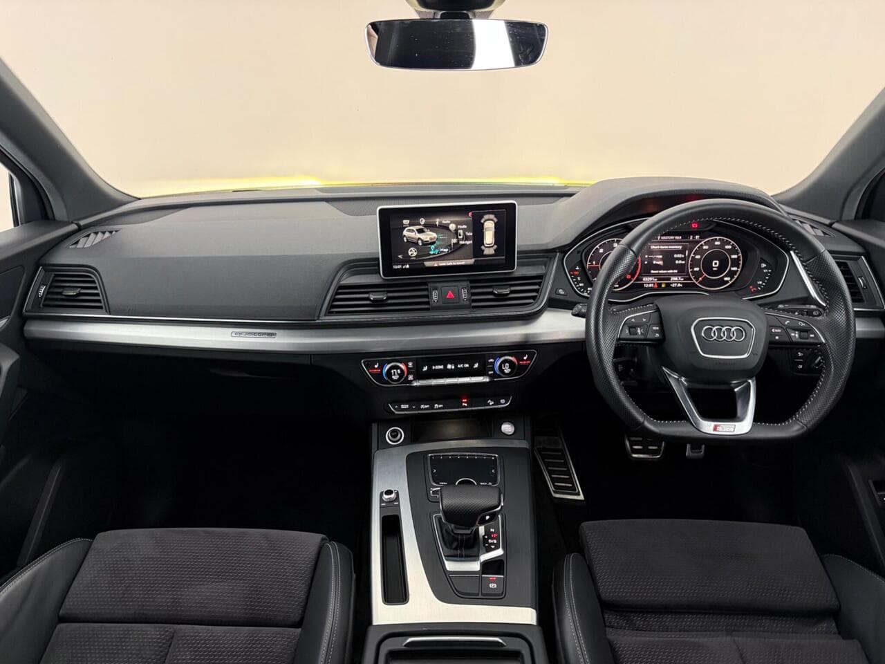 Audi Q5 thumbnail Interior Front