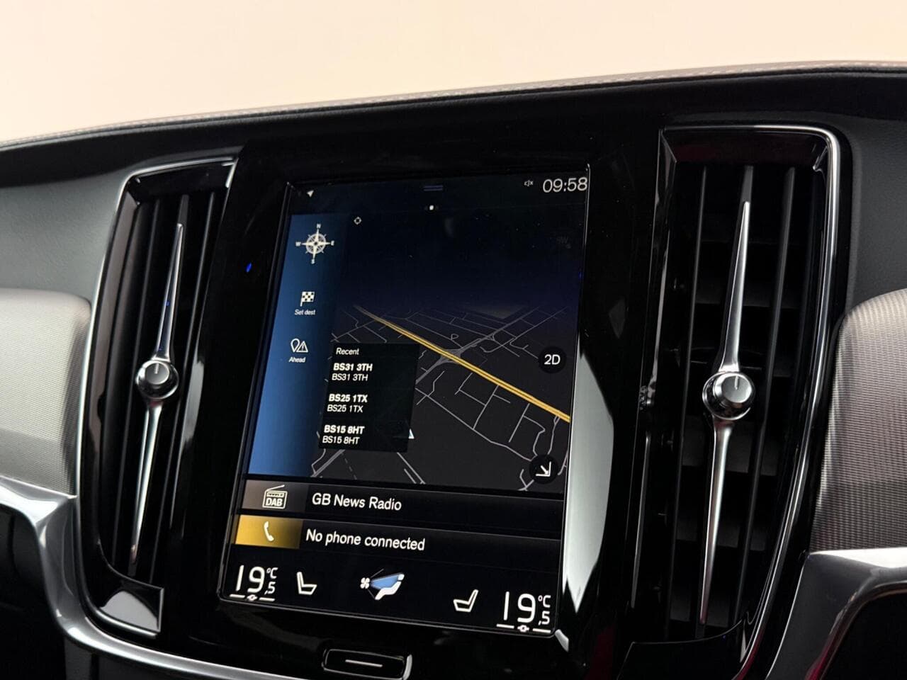 Volvo S90 thumbnail Infotainment System