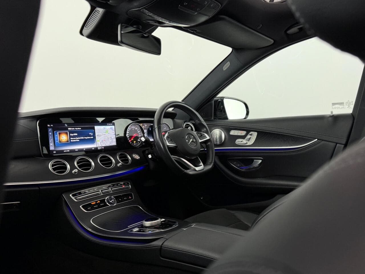 Mercedes-Benz E Class thumbnail Interior Front