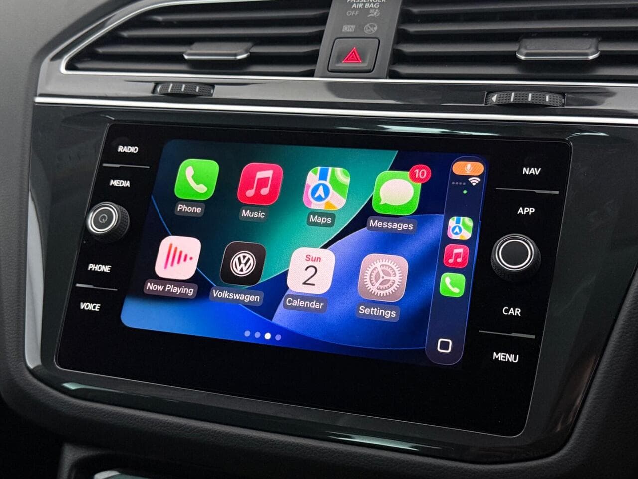 Volkswagen Tiguan thumbnail Infotainment System