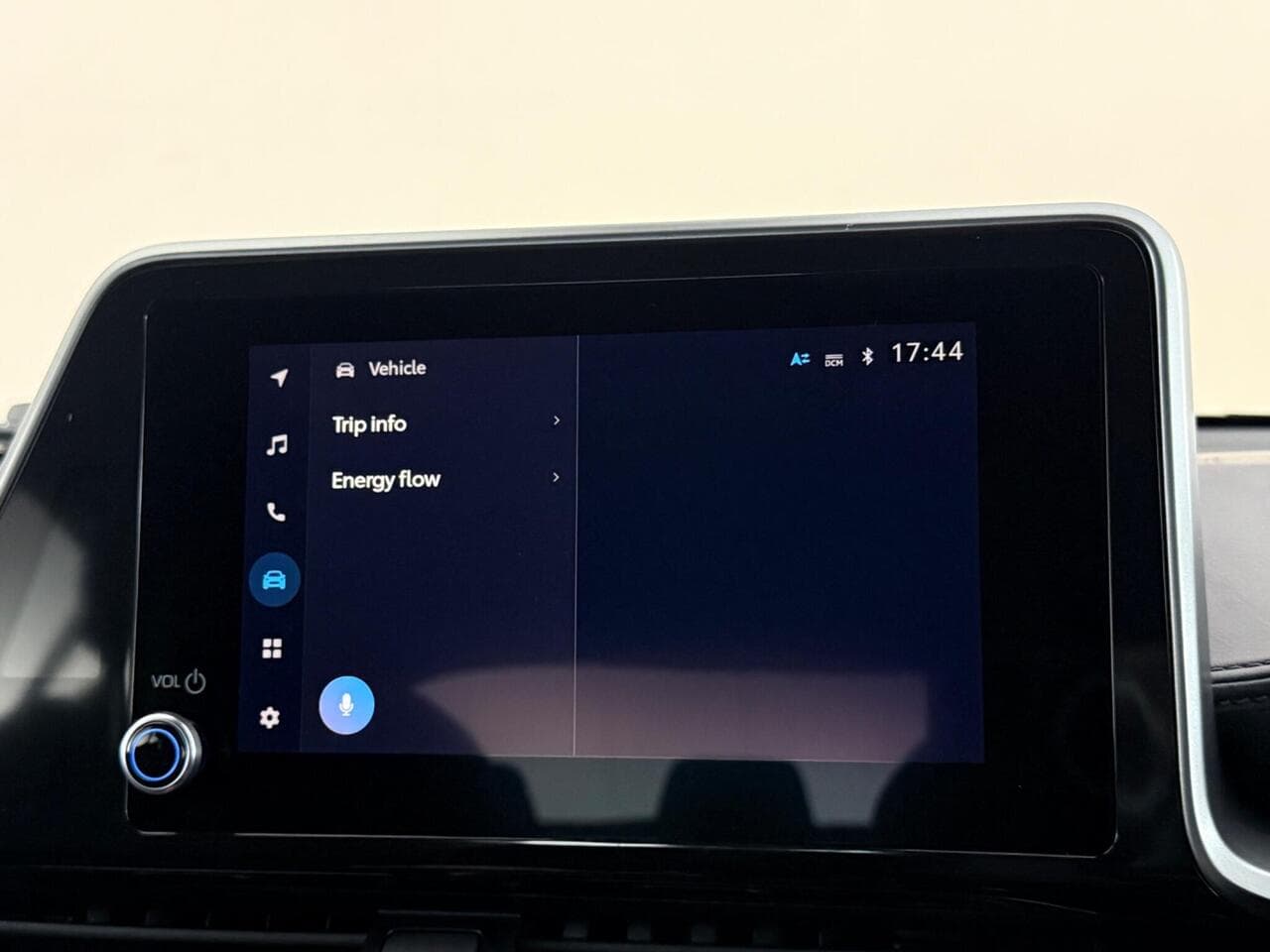 Toyota C-HR thumbnail Infotainment System