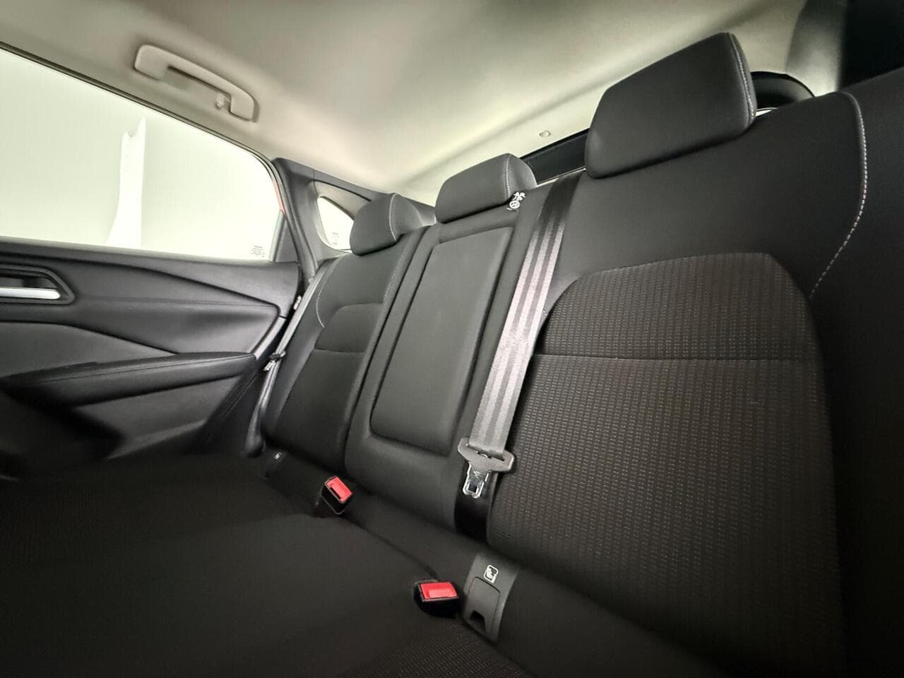 Nissan Qashqai thumbnail Seats Rear