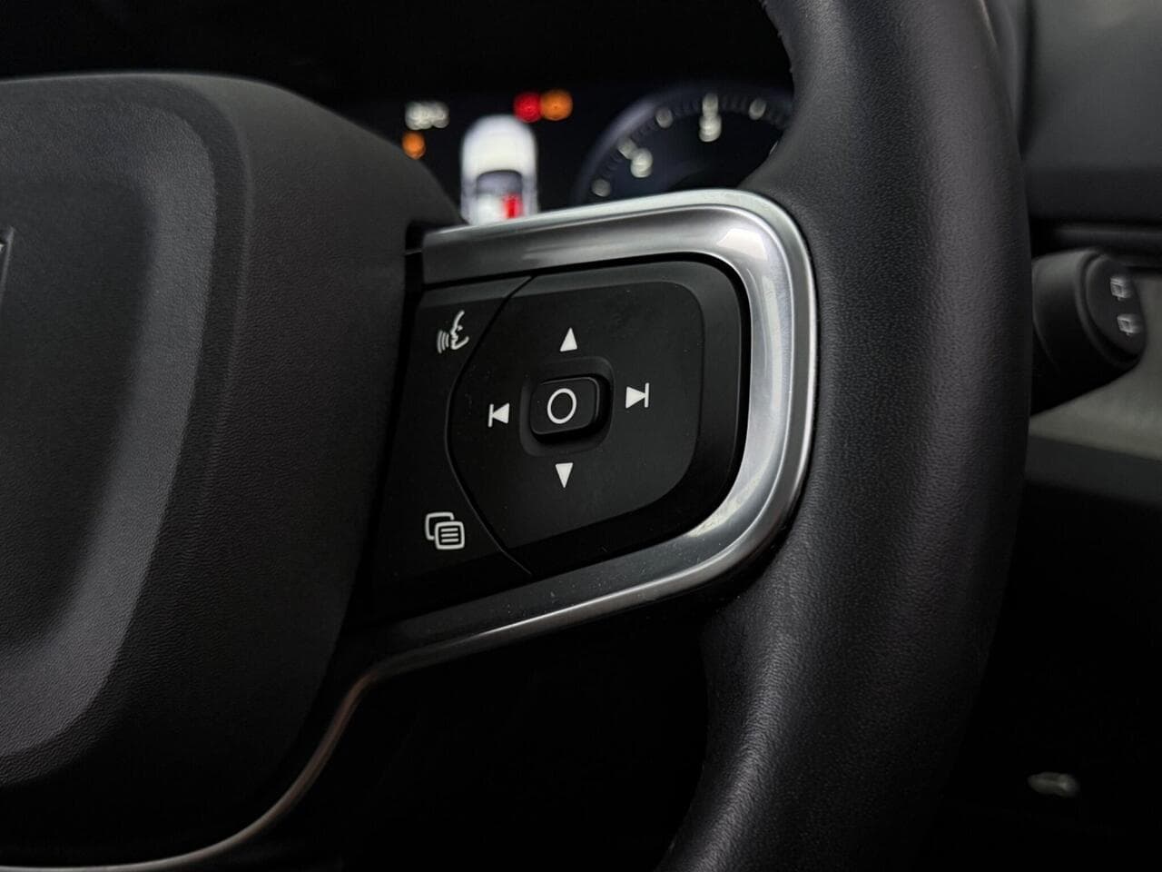 Volvo XC40 thumbnail Misc Controls