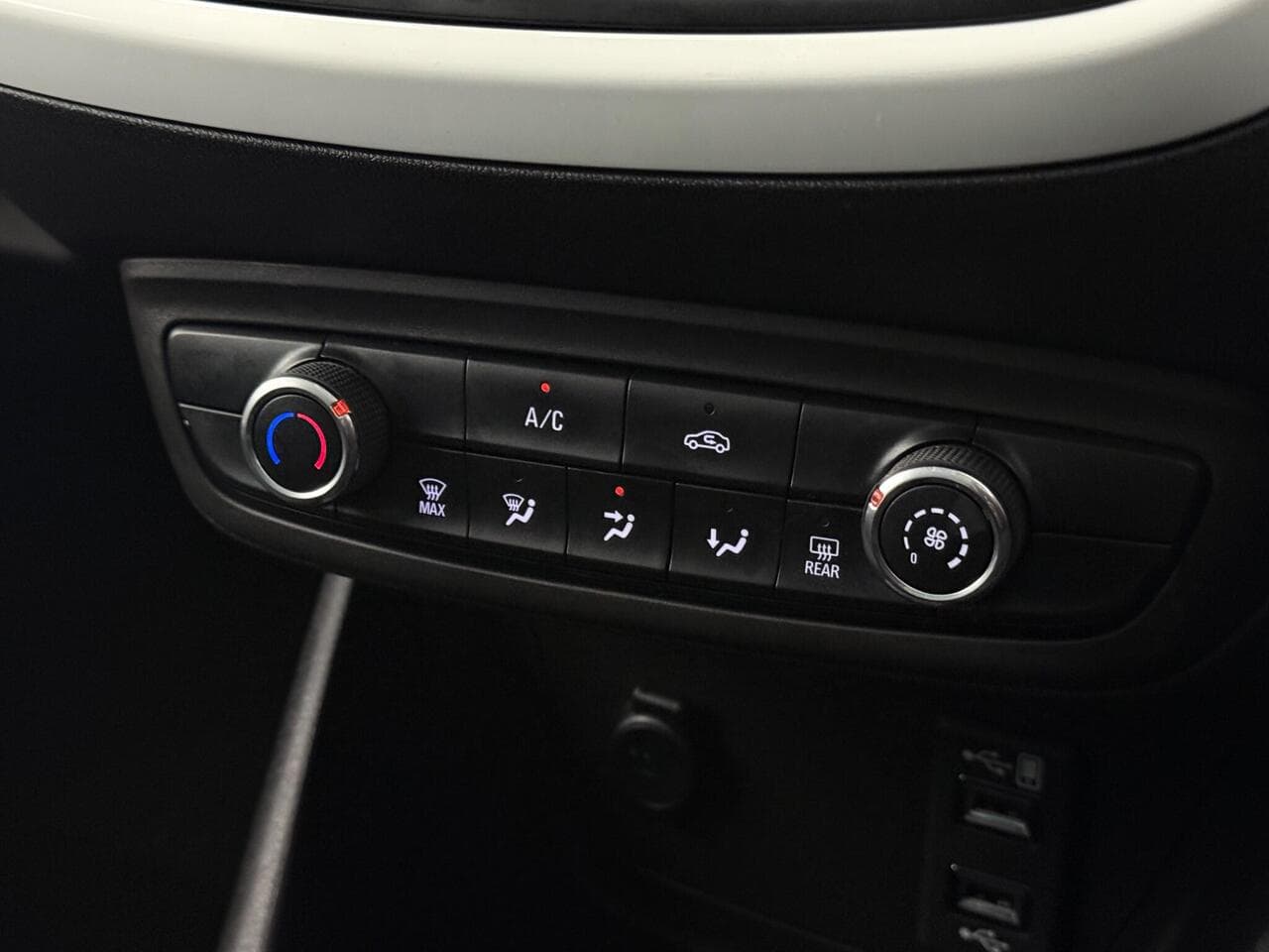 Vauxhall Crossland X thumbnail Misc Controls