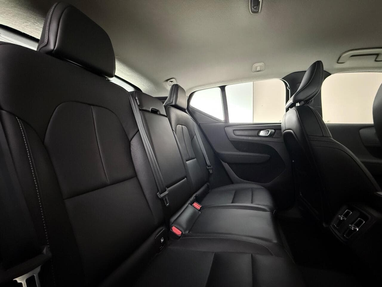 Volvo XC40 thumbnail Seats Rear