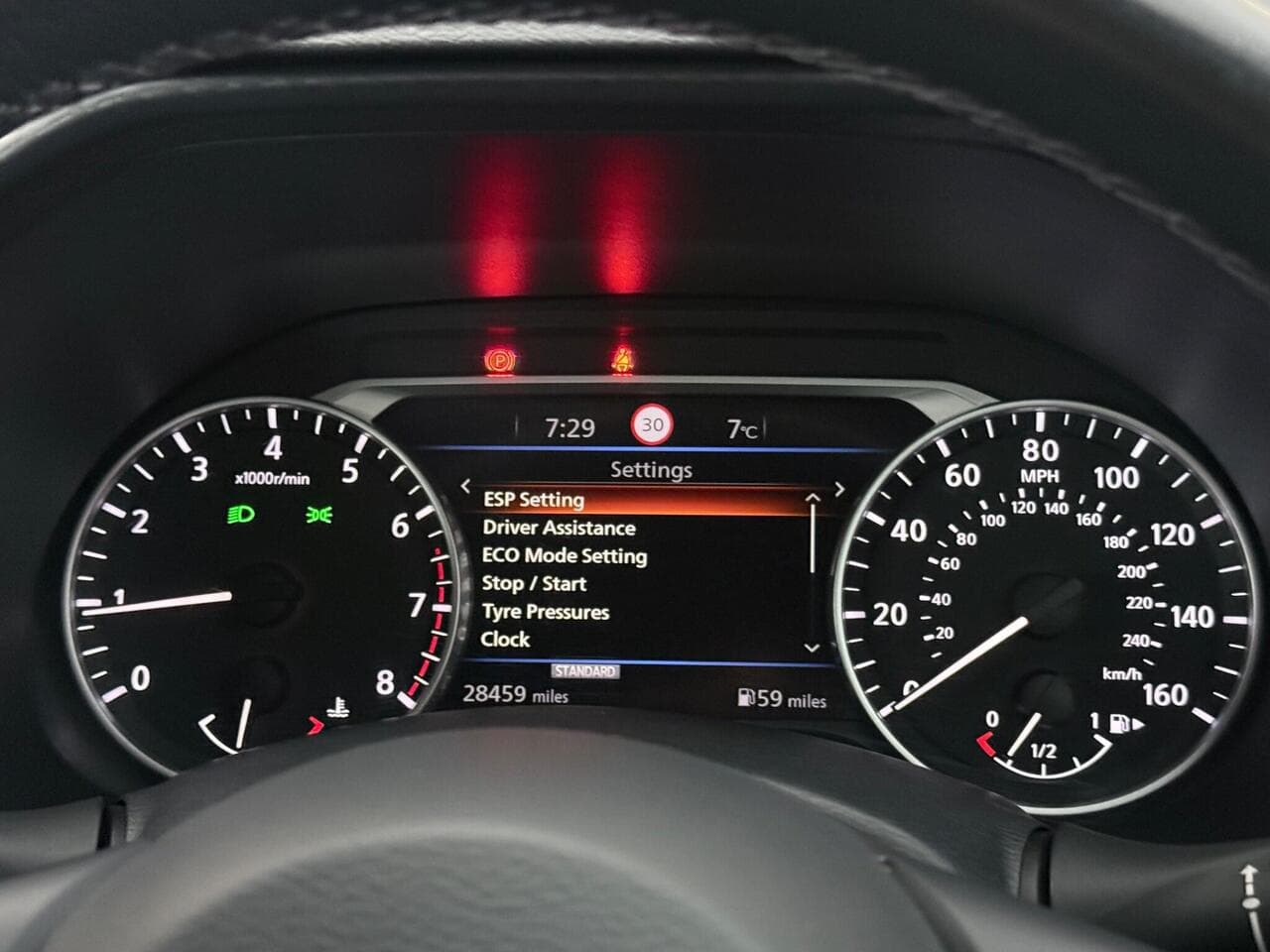 Nissan Juke thumbnail Driver Instruments
