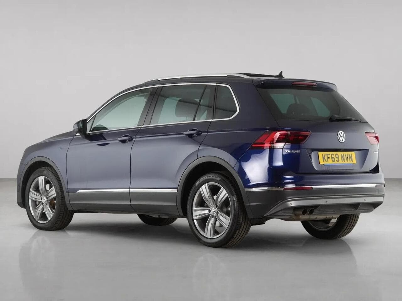 Volkswagen Tiguan thumbnail Rear Left