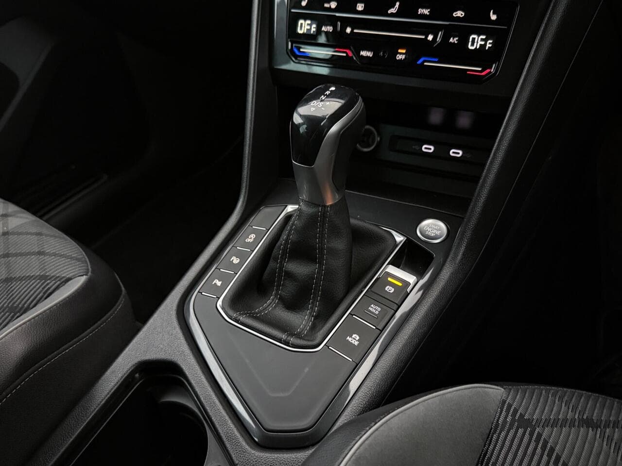 Volkswagen Tiguan thumbnail Interior Front