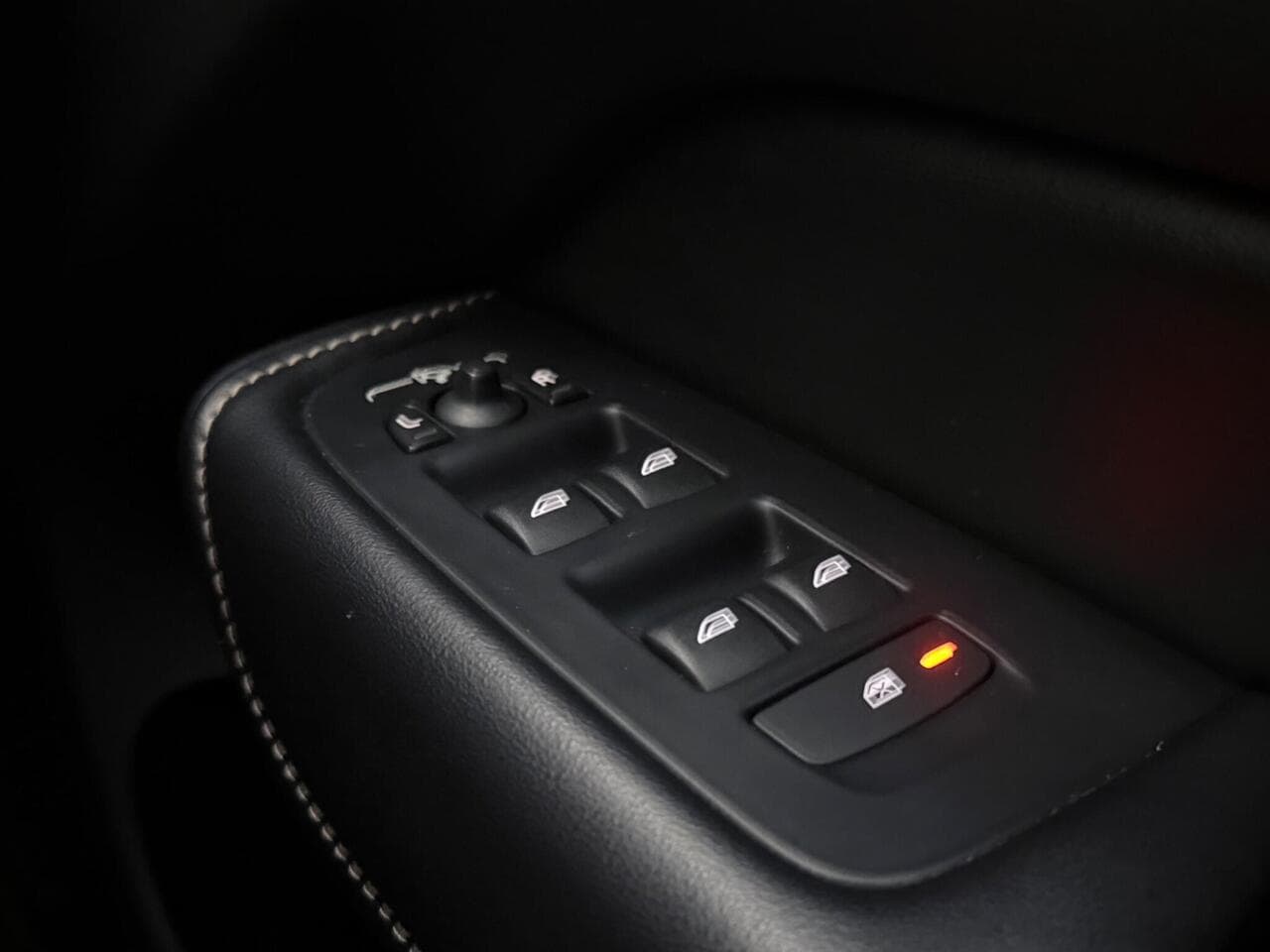 Volvo XC60 thumbnail Misc Controls