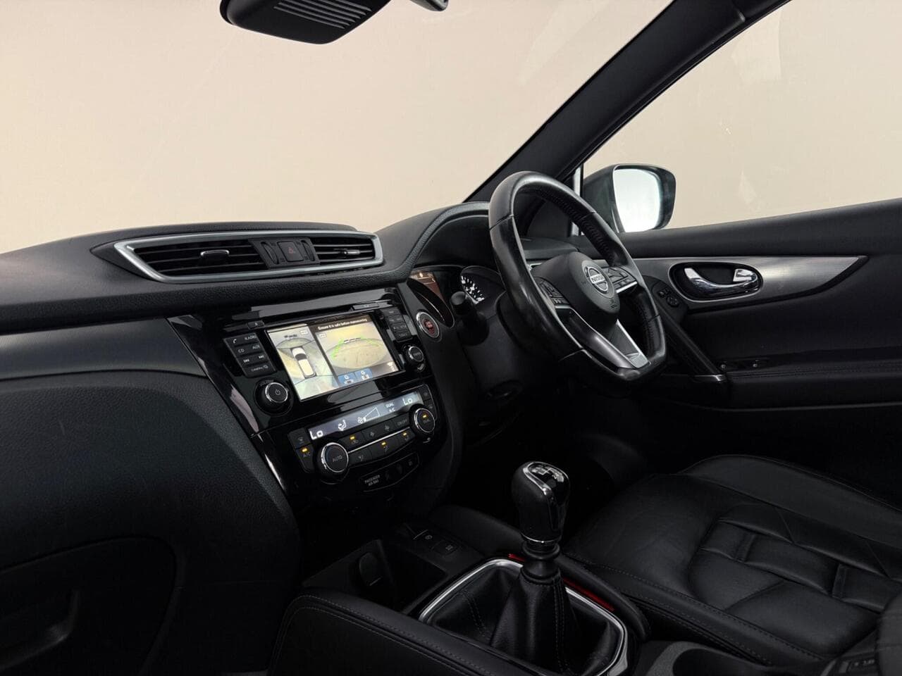 Nissan Qashqai thumbnail Interior Front