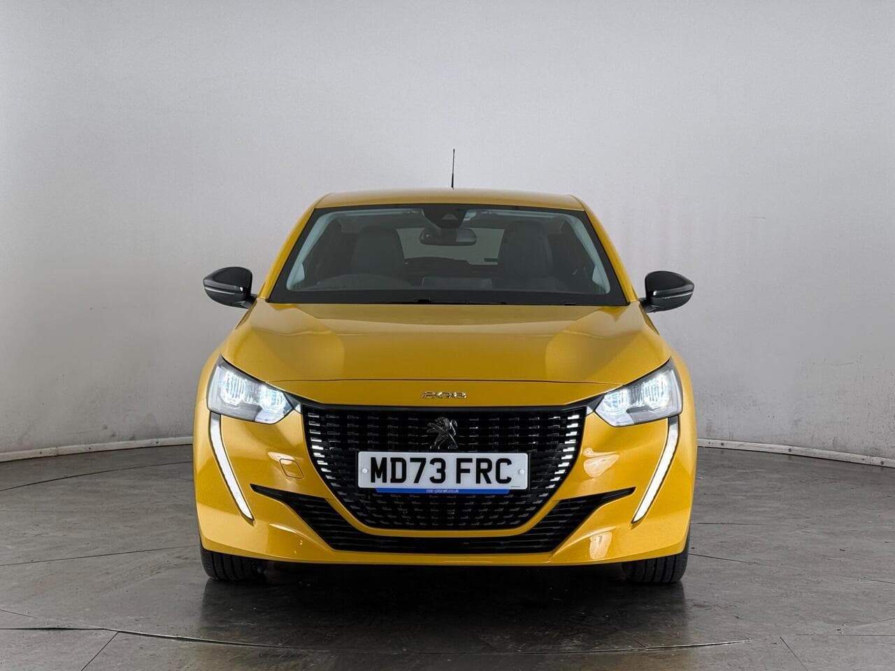 Peugeot 208 thumbnail Front