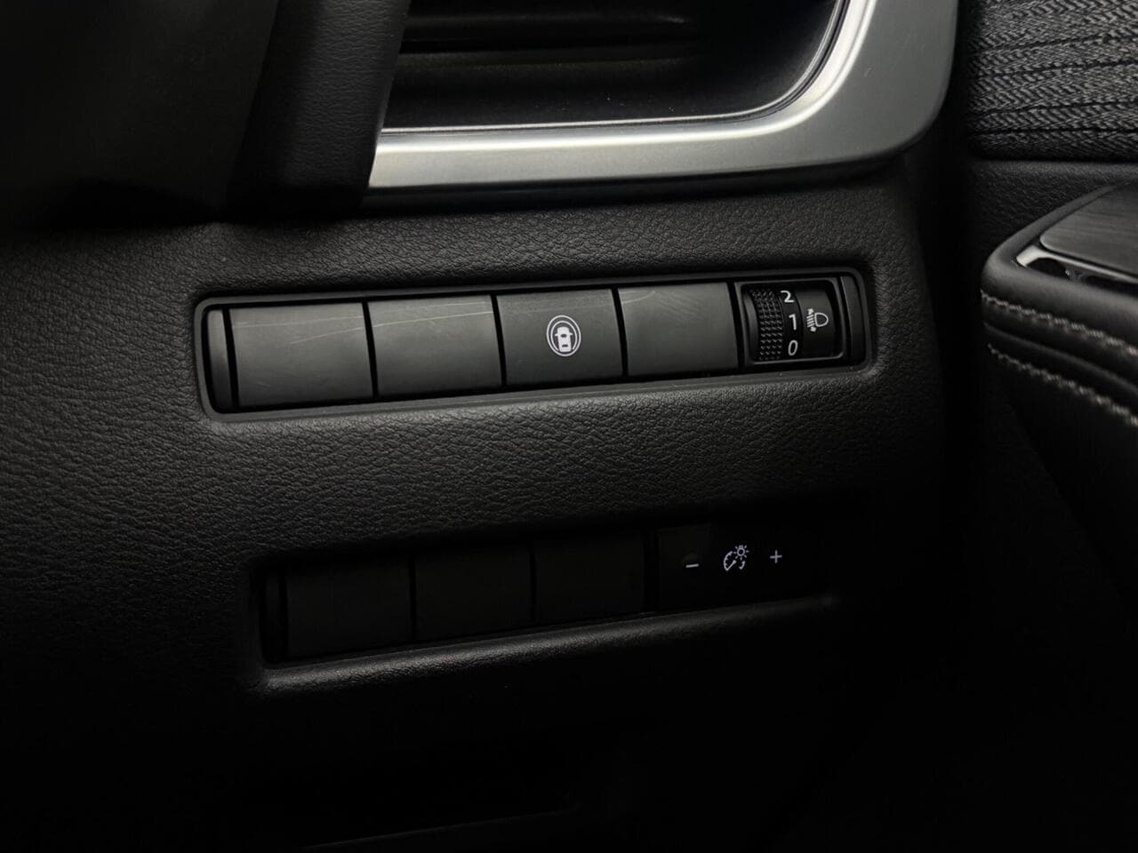 Nissan X-Trail thumbnail Misc Controls