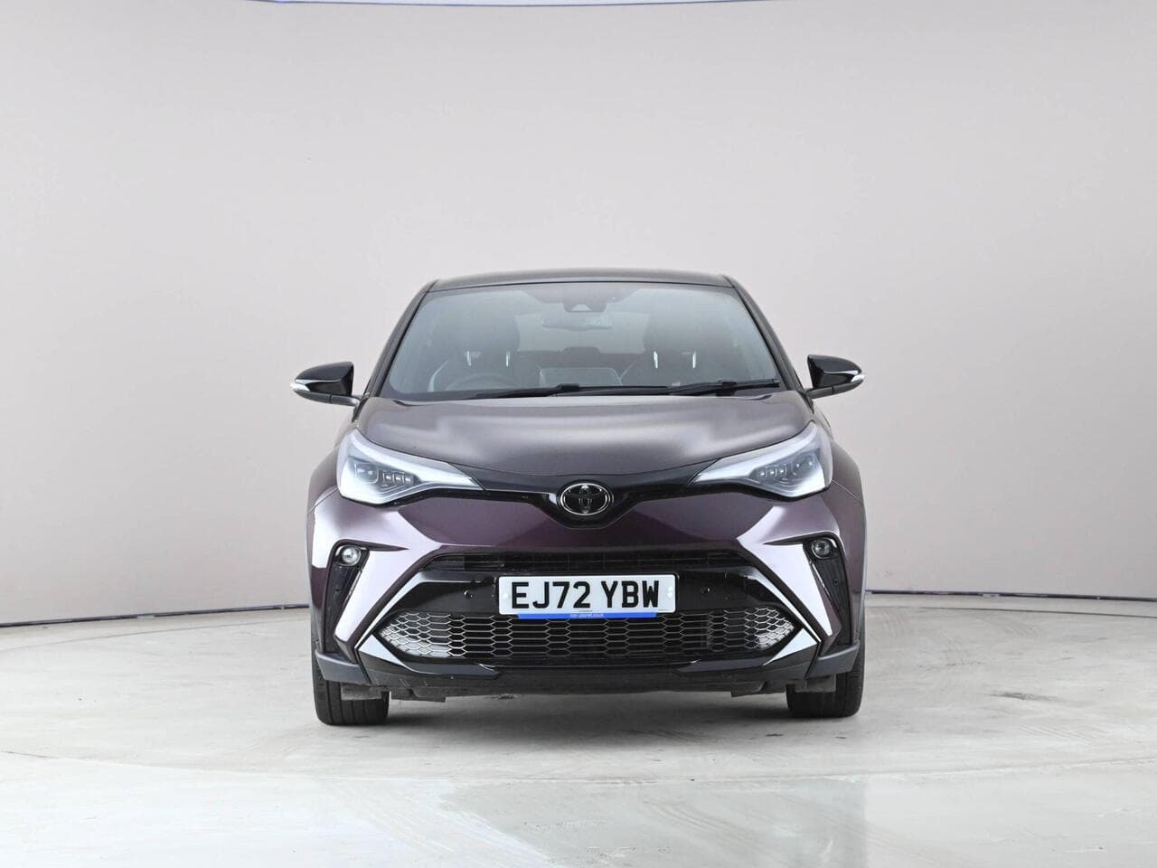 Toyota C-HR thumbnail Front