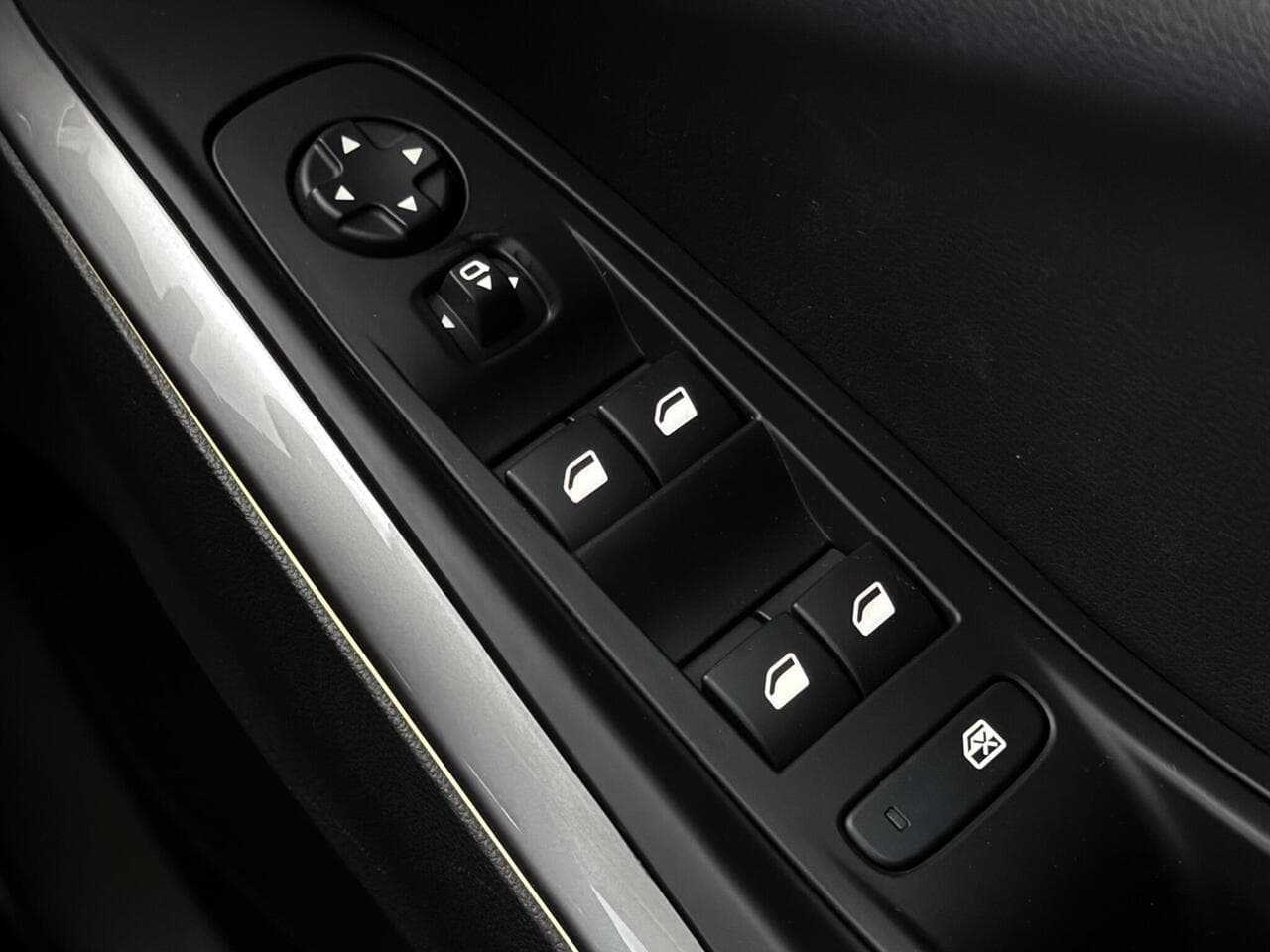Vauxhall Grandland thumbnail Misc Controls
