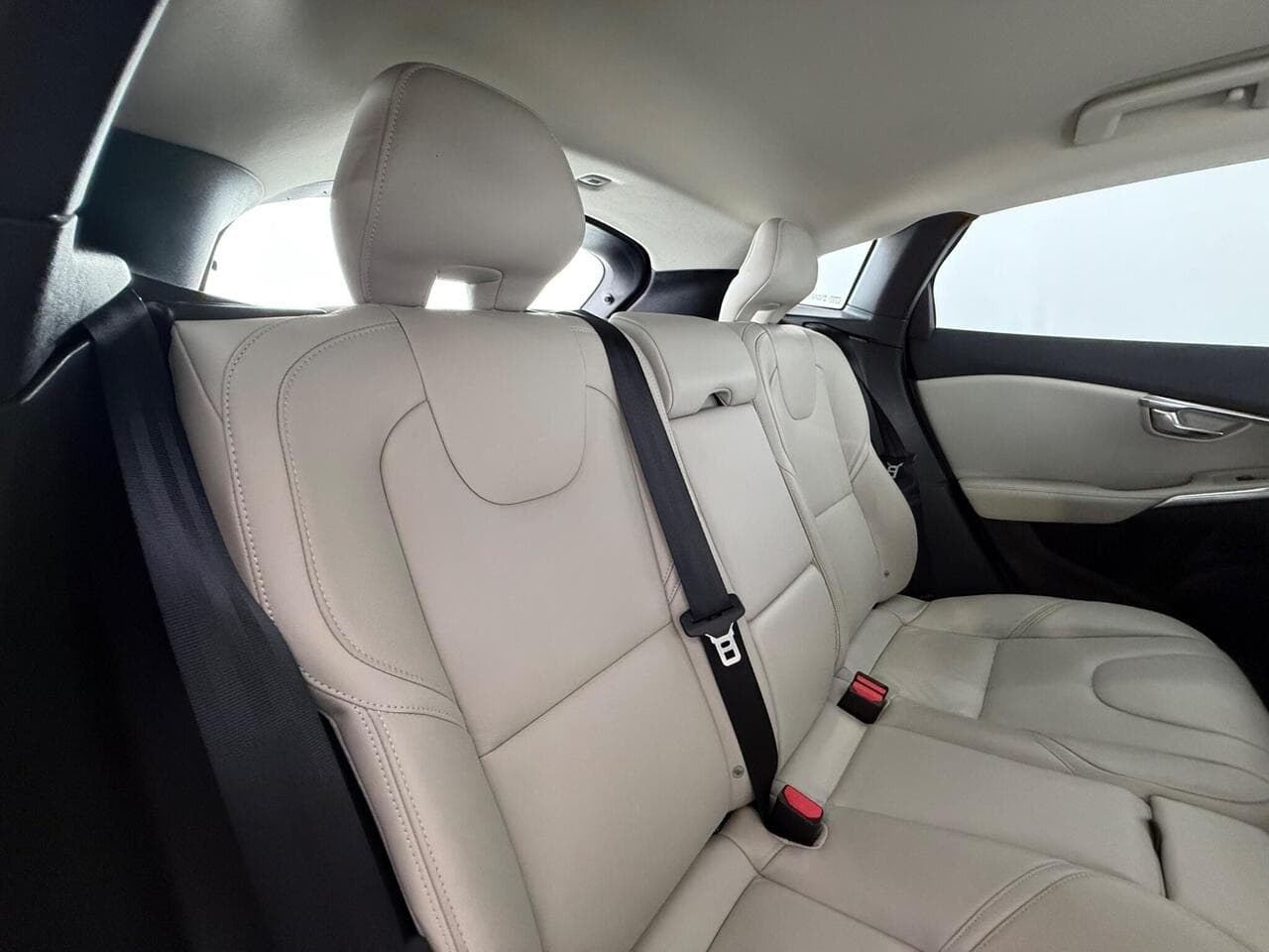 Volvo V40 thumbnail Seats Rear