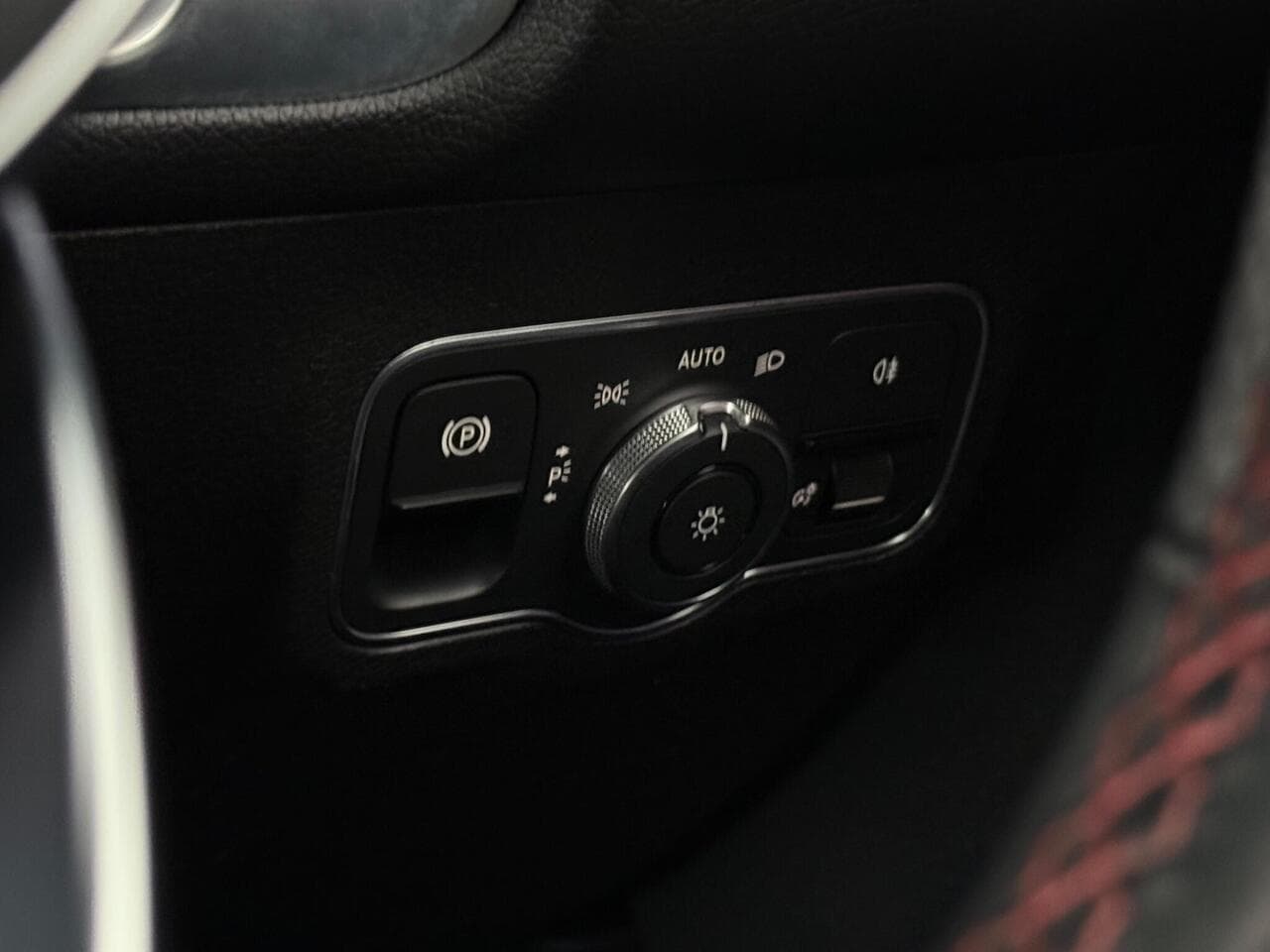 Mercedes-Benz GLB thumbnail Misc Controls