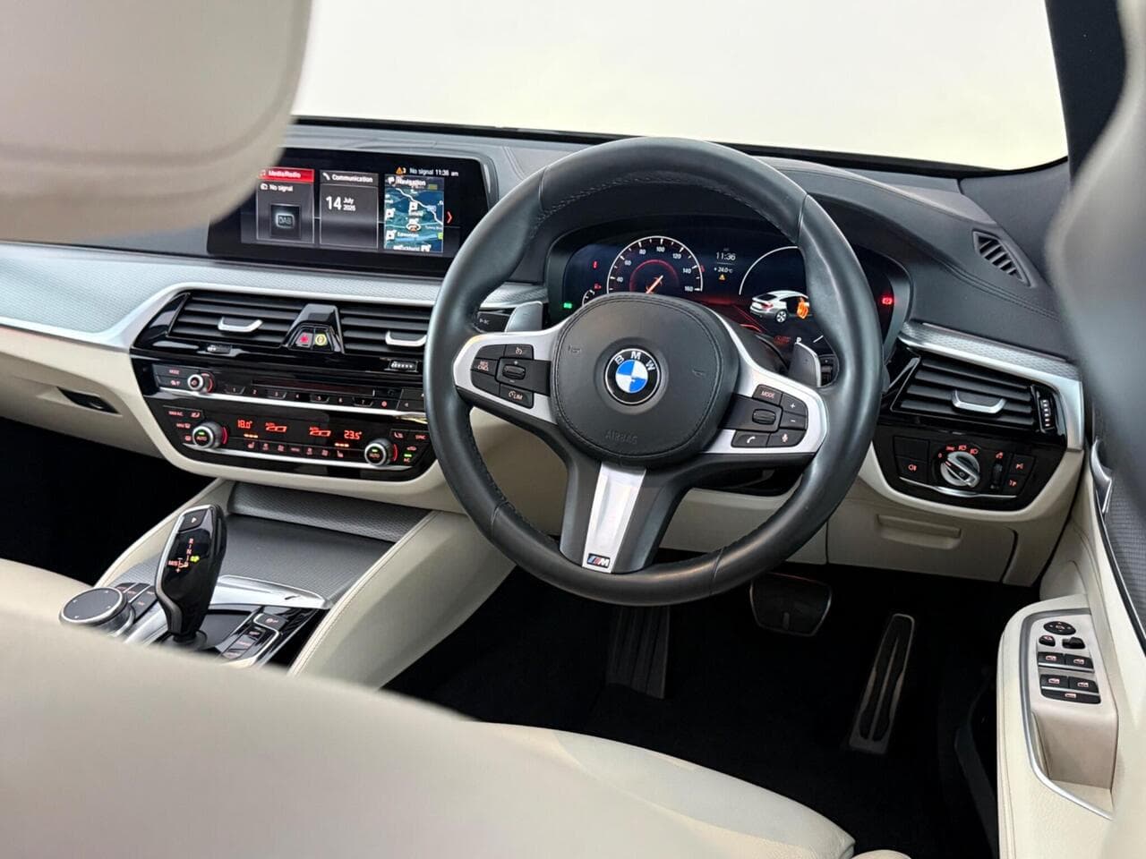 BMW 6 Series Gran Turismo thumbnail Steering Wheel