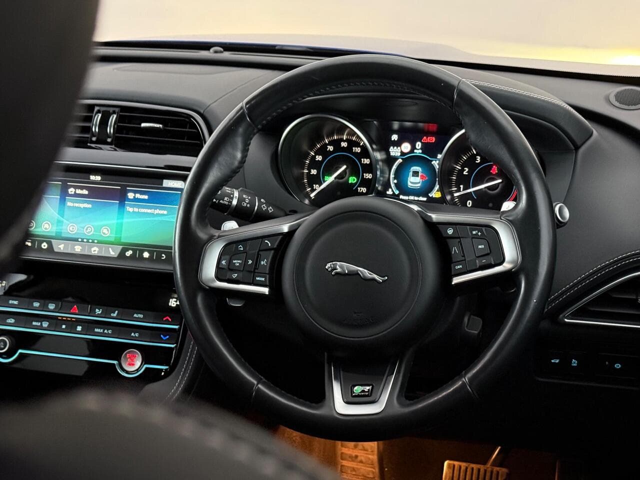 Jaguar F-PACE thumbnail Steering Wheel