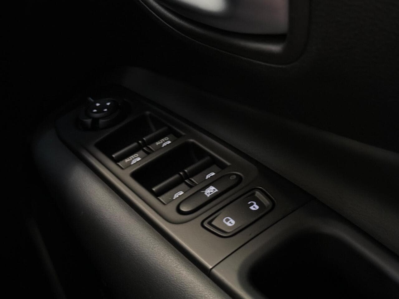 Jeep Renegade thumbnail Misc Controls