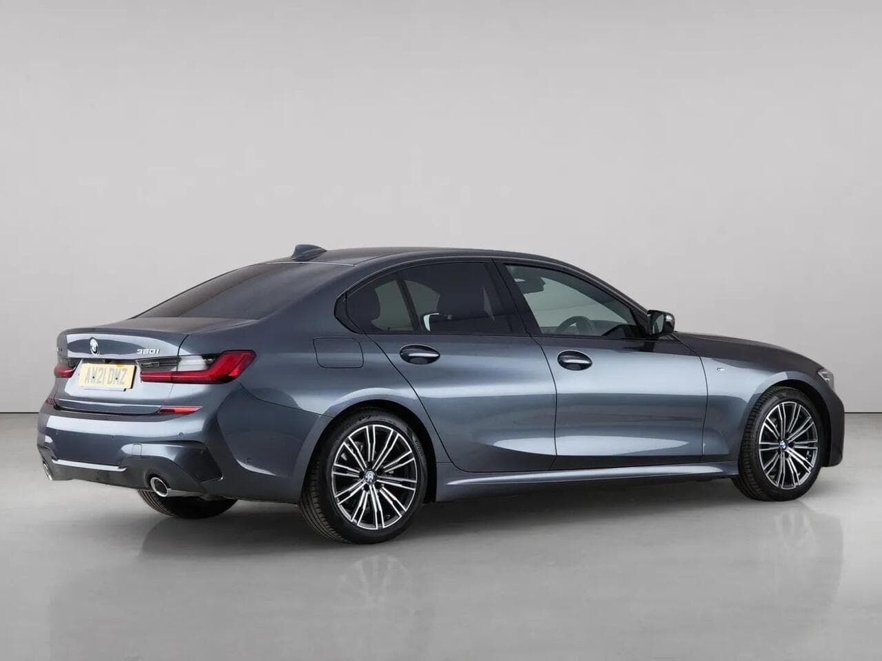 BMW 3 Series thumbnail Front Right