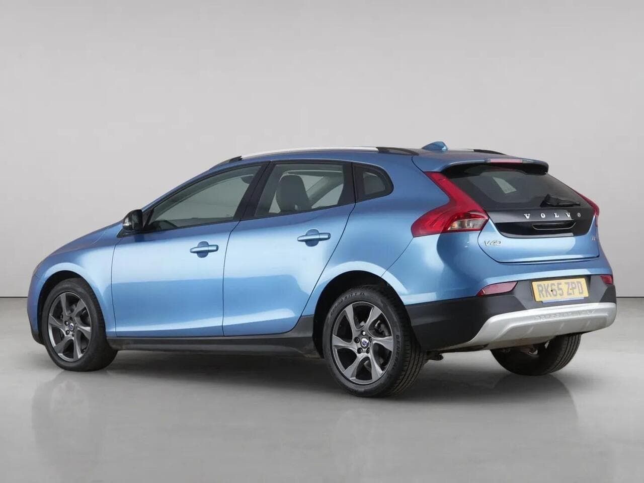 Volvo V40 Cross Country thumbnail Rear Left