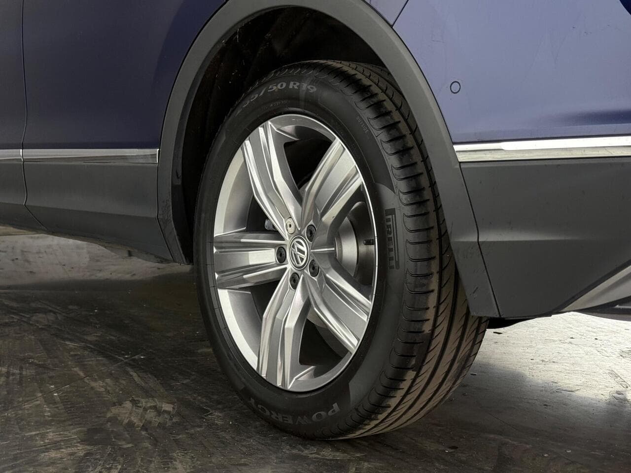 Volkswagen Tiguan thumbnail Wheel