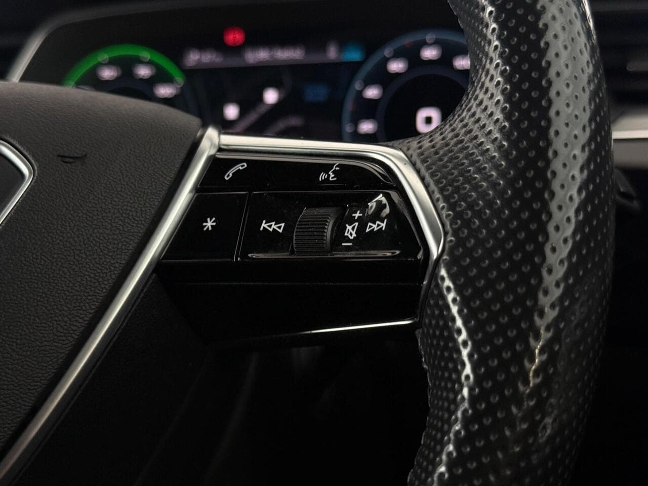 Audi e-tron thumbnail Misc Controls