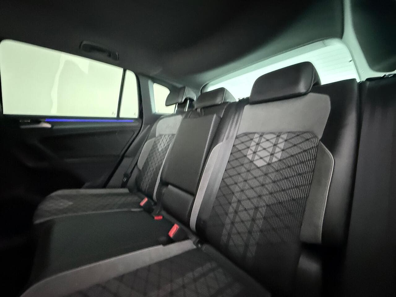Volkswagen Tiguan thumbnail Seats Rear