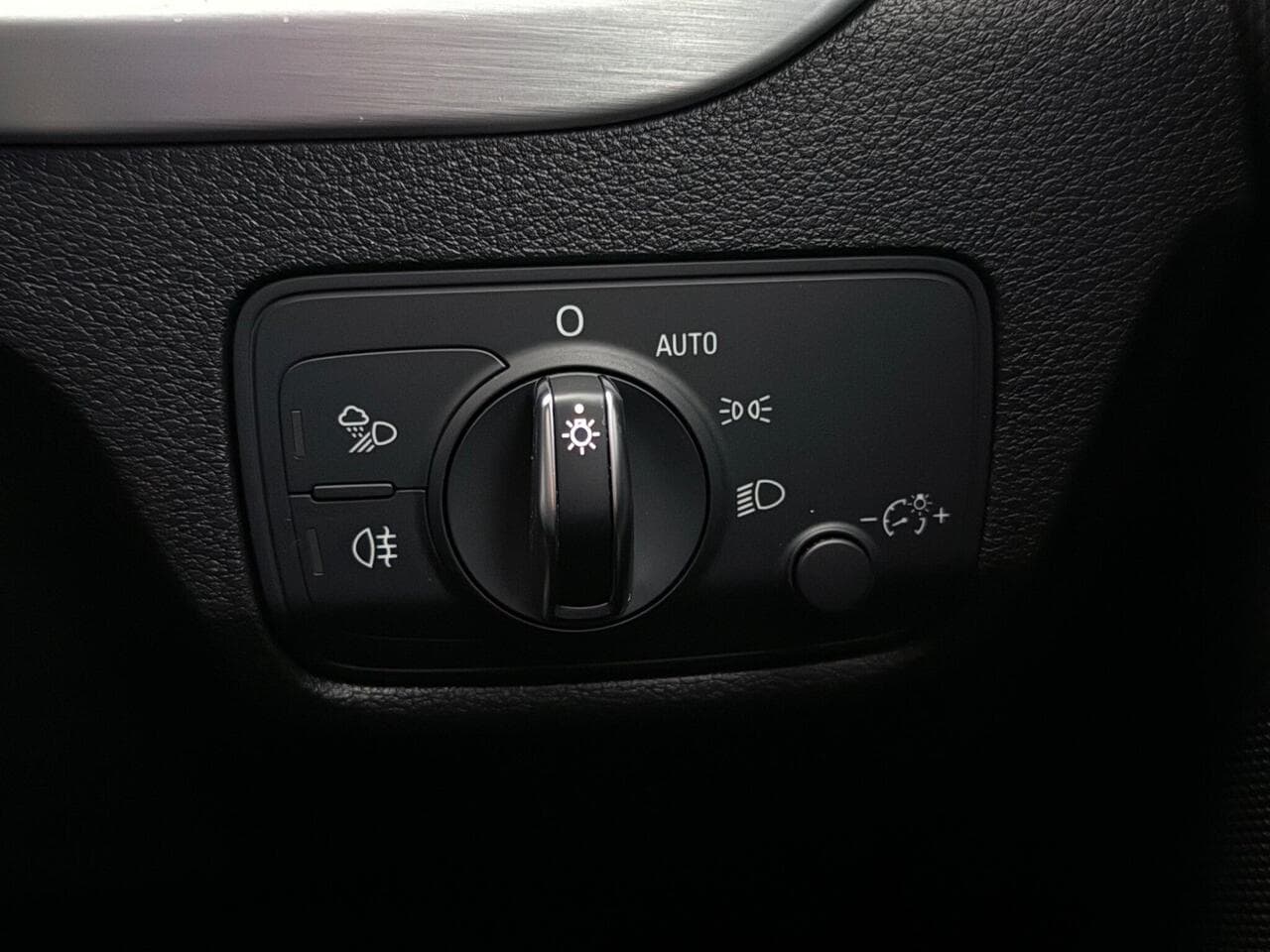 Audi Q2 thumbnail Misc Controls