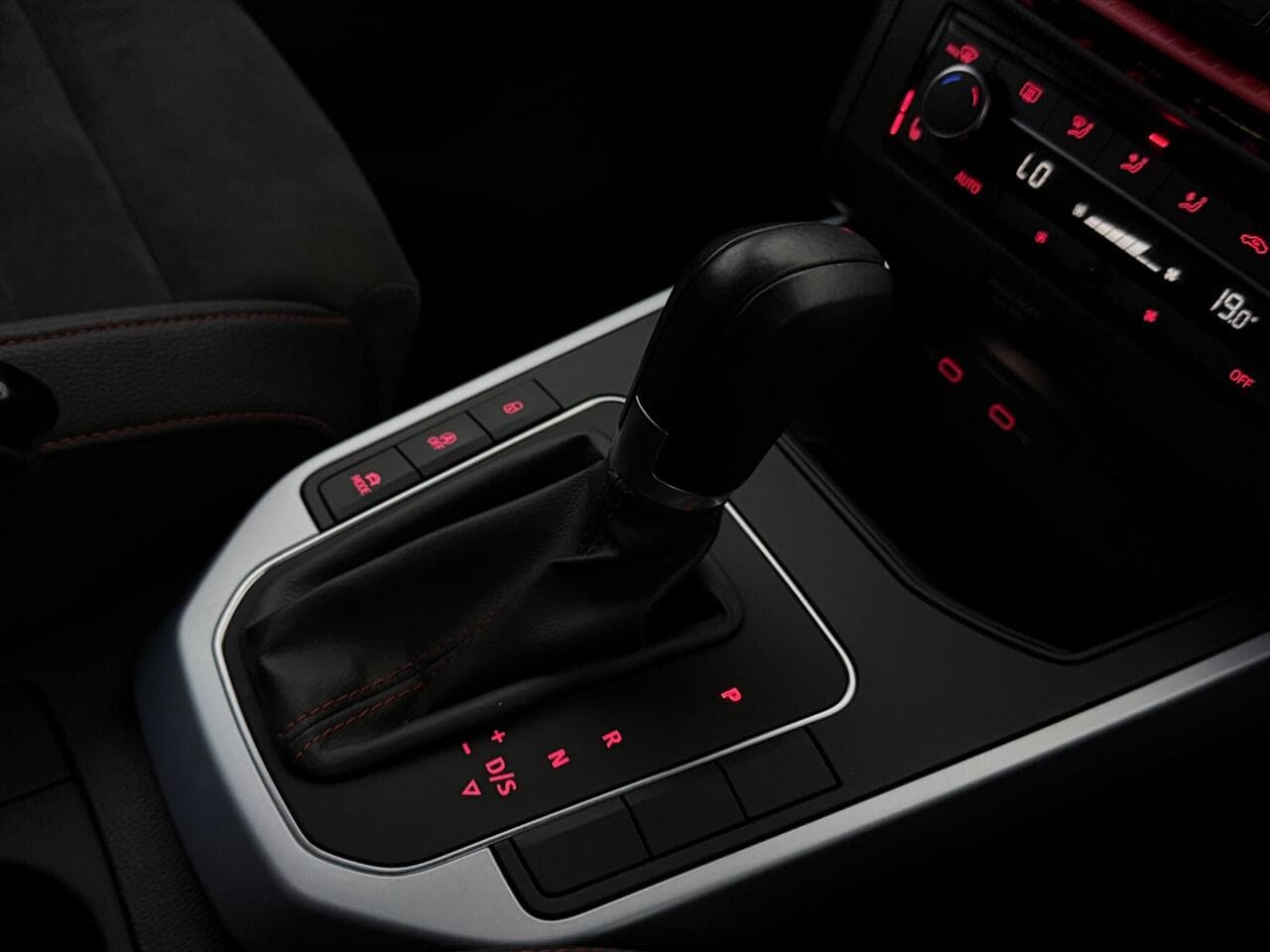 SEAT Arona thumbnail Interior Front