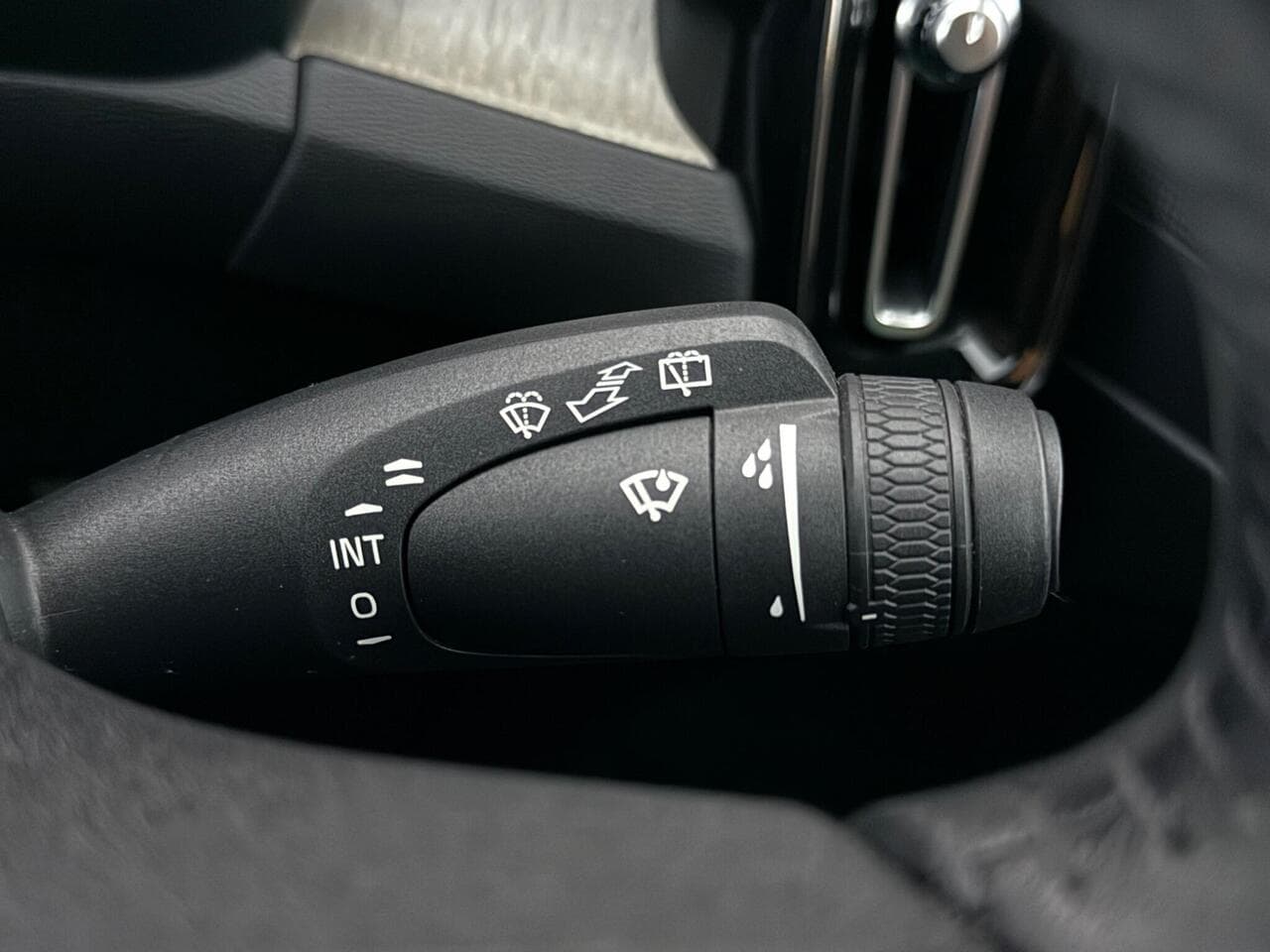 Volvo XC40 thumbnail Misc Controls
