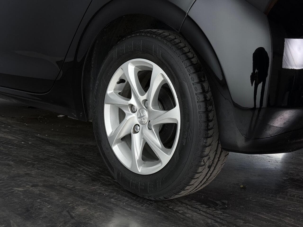 Peugeot 208 thumbnail Wheel
