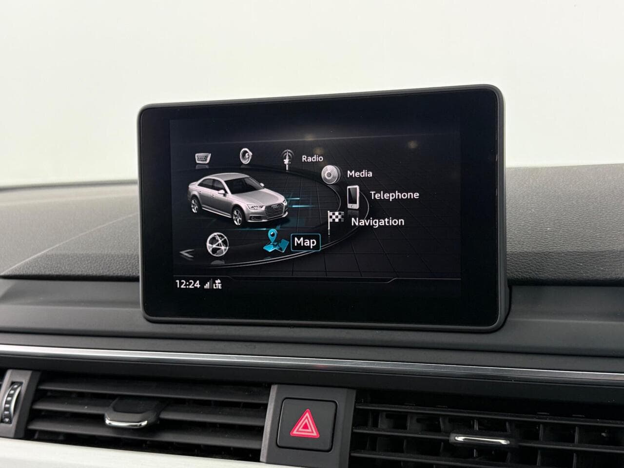 Audi A4 thumbnail Infotainment System