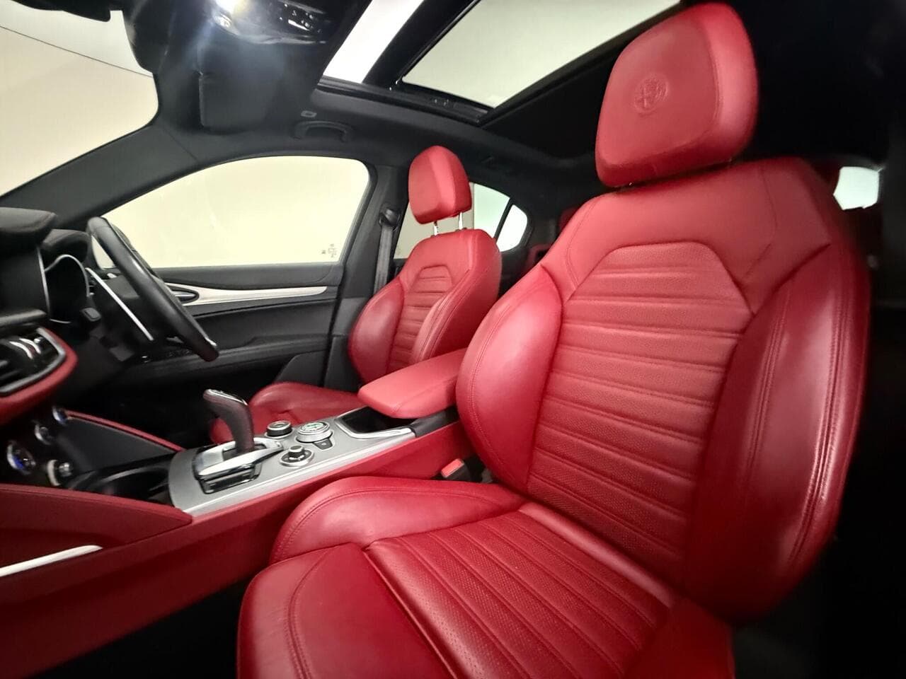 Alfa Romeo Stelvio thumbnail Seat Front Passenger