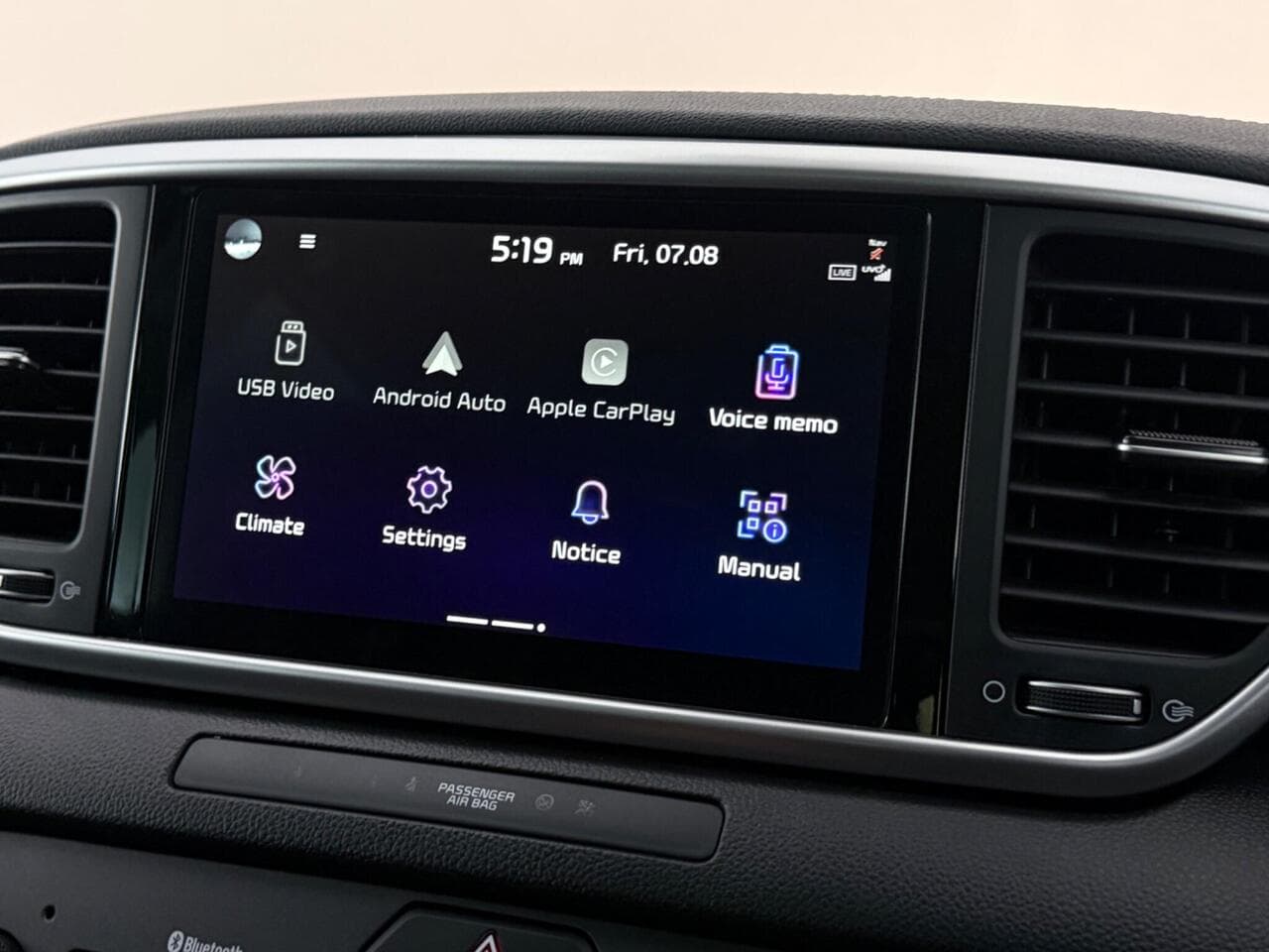 Kia Sportage thumbnail Infotainment System