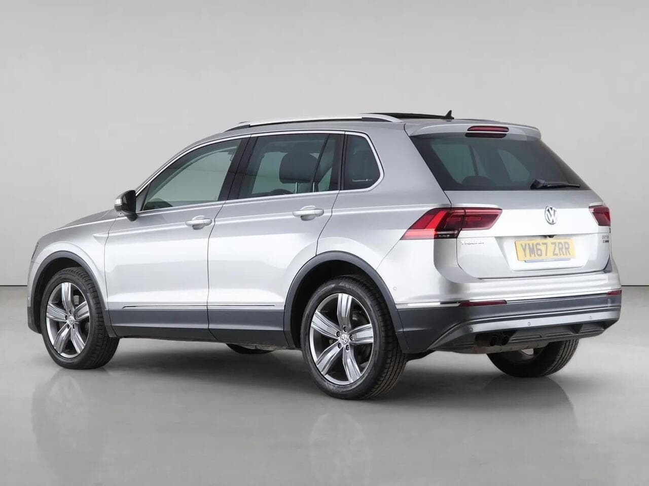 Volkswagen Tiguan thumbnail Rear Left