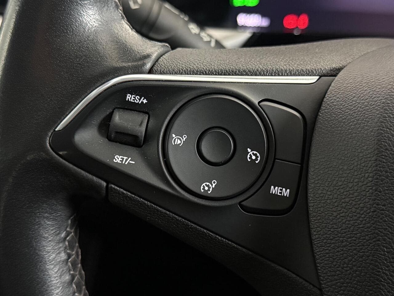 Vauxhall Grandland thumbnail Misc Controls