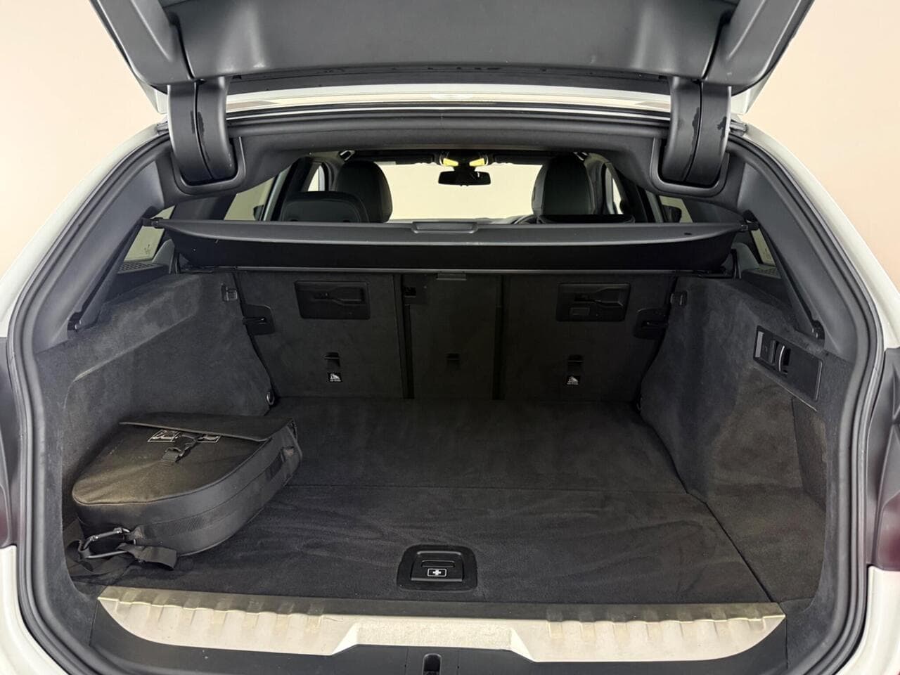BMW 3 Series thumbnail Boot