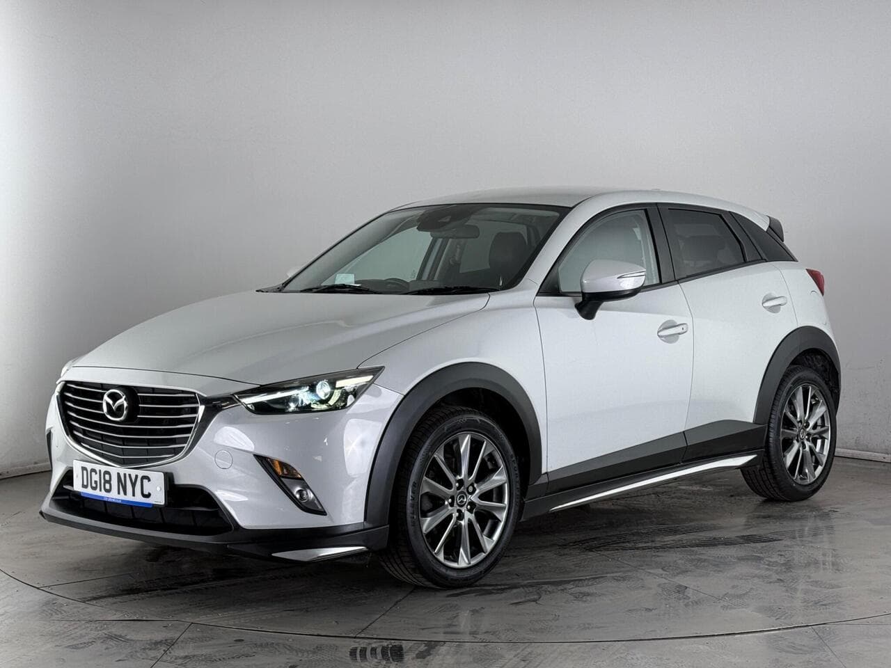 Mazda CX-3 thumbnail Front Left