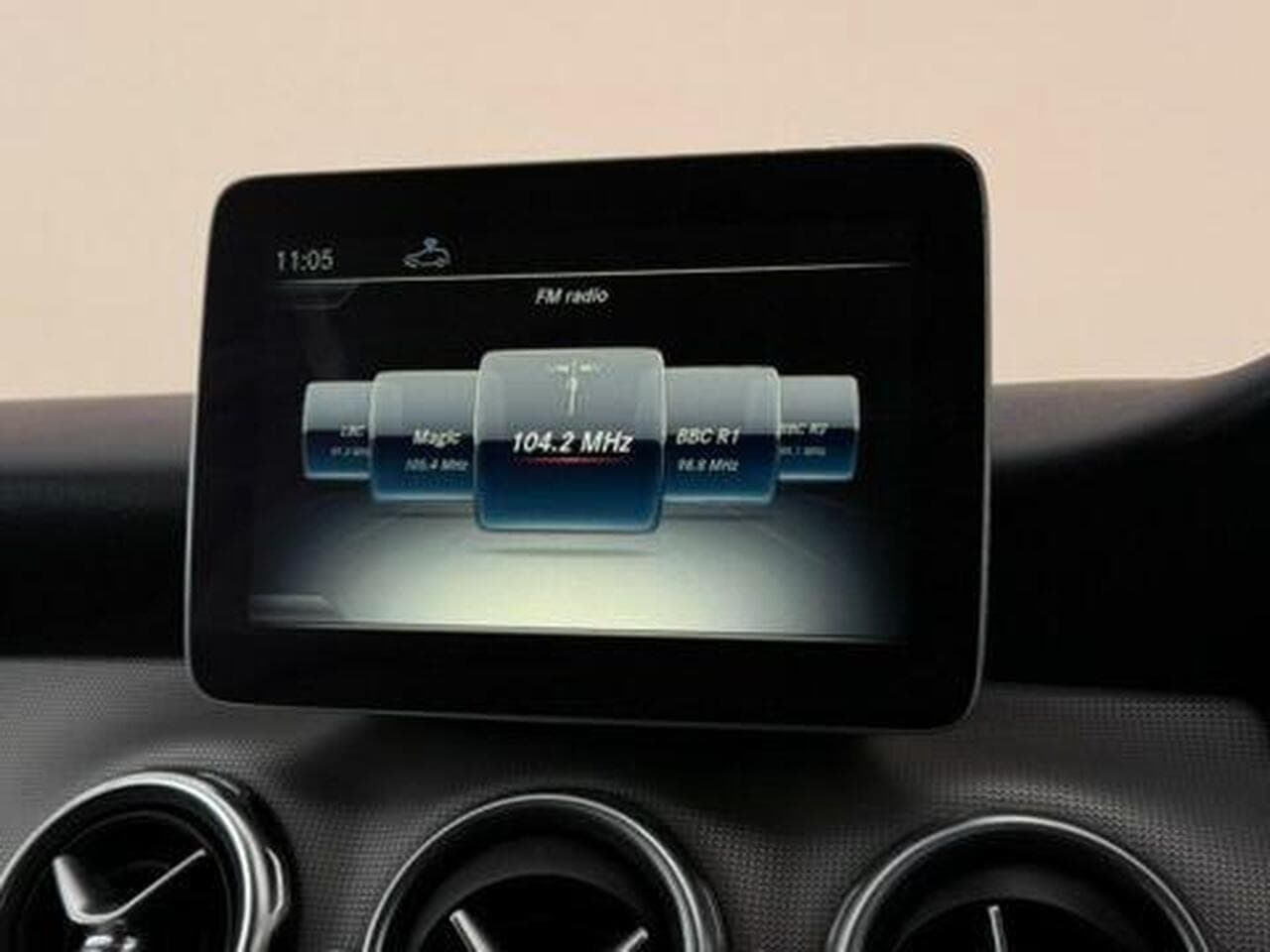 Mercedes-Benz GLA thumbnail Infotainment System